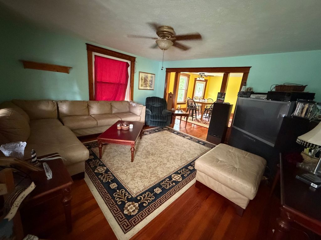 Image 14 of property listing at 501 N Marion Avenue, Salem, IL 62881