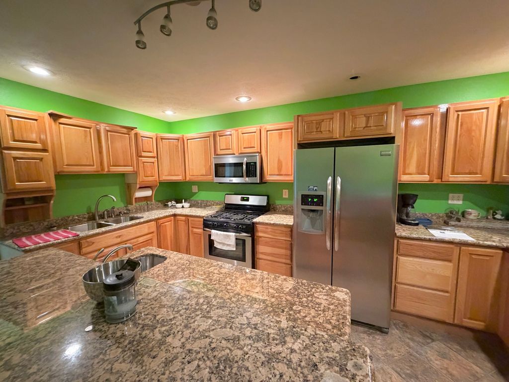 Image 3 of property listing at 501 N Marion Avenue, Salem, IL 62881