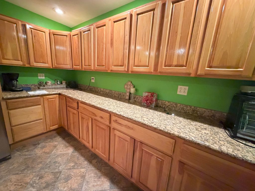 Image 4 of property listing at 501 N Marion Avenue, Salem, IL 62881