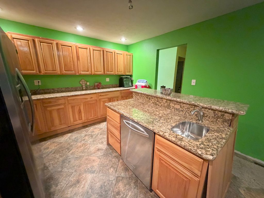 Image 5 of property listing at 501 N Marion Avenue, Salem, IL 62881