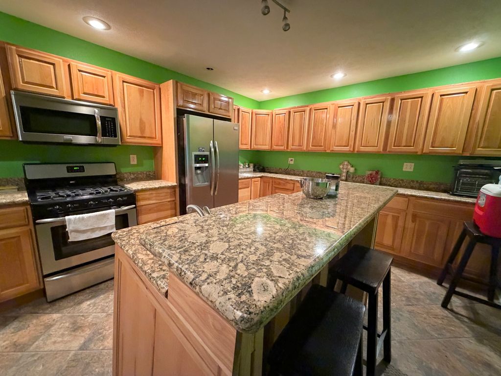 Image 6 of property listing at 501 N Marion Avenue, Salem, IL 62881