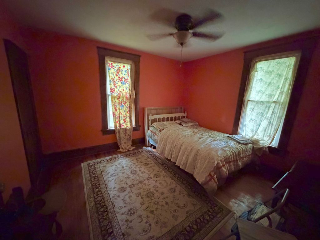 Image 8 of property listing at 501 N Marion Avenue, Salem, IL 62881