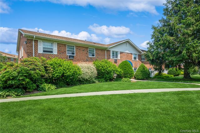 460 Old Town Road 8J, Port Jefferson Station, NY 11776