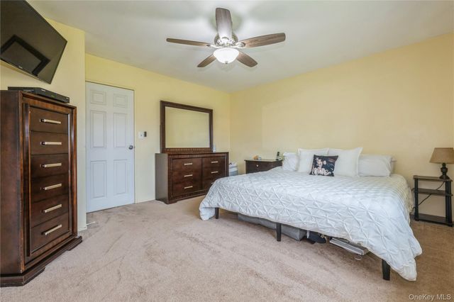 460 Old Town Road 8J, Port Jefferson Station, NY 11776