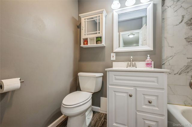 460 Old Town Road 8J, Port Jefferson Station, NY 11776