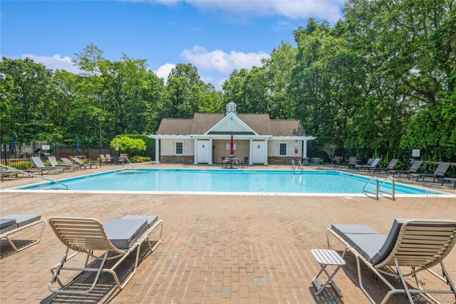 460 Old Town Road 8J, Port Jefferson Station, NY 11776