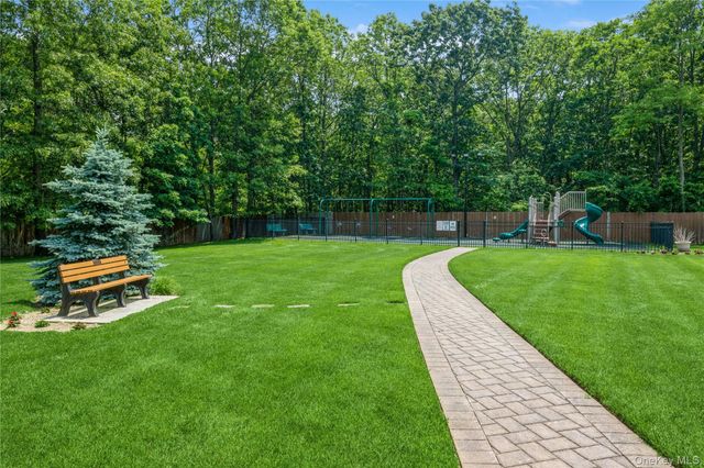 460 Old Town Road 8J, Port Jefferson Station, NY 11776