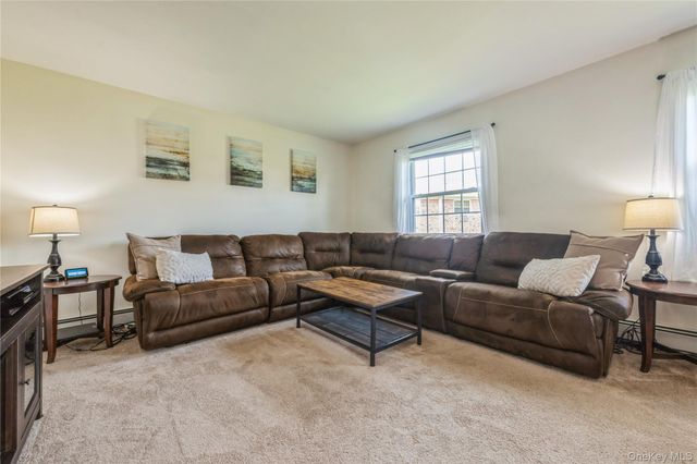 460 Old Town Road 8J, Port Jefferson Station, NY 11776