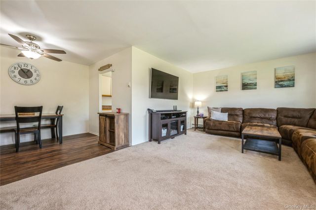 460 Old Town Road 8J, Port Jefferson Station, NY 11776