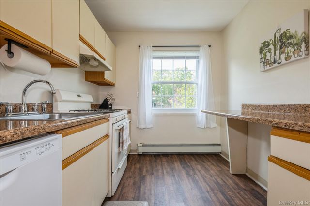460 Old Town Road 8J, Port Jefferson Station, NY 11776
