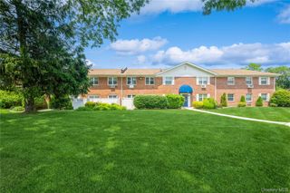 460 Old Town Road 8J, Port Jefferson Station, NY 11776