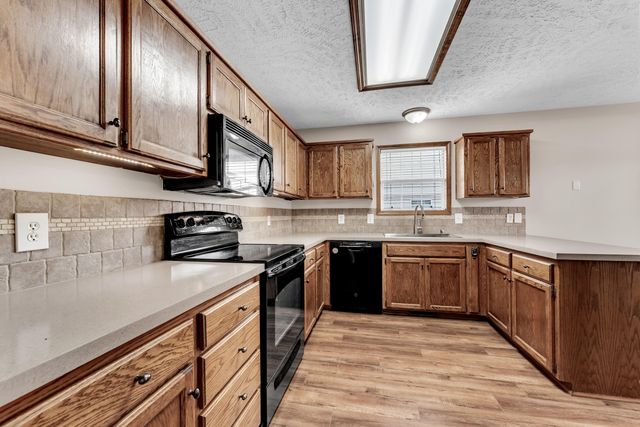 1266 W Bridgewood Place, Nixa, MO 65714