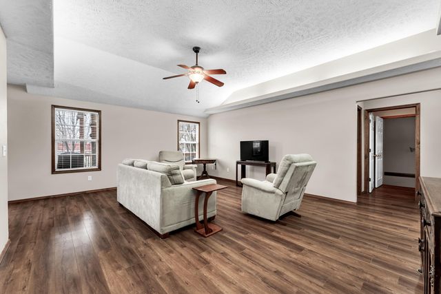 1266 W Bridgewood Place, Nixa, MO 65714