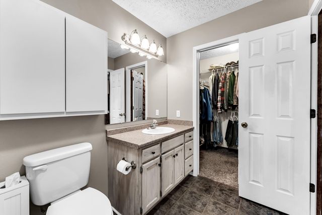 1266 W Bridgewood Place, Nixa, MO 65714