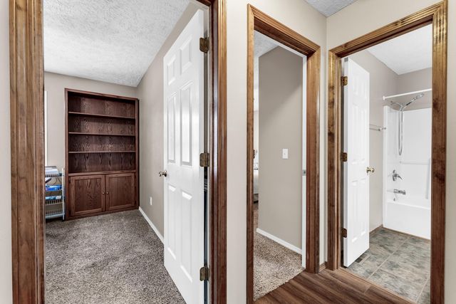 1266 W Bridgewood Place, Nixa, MO 65714