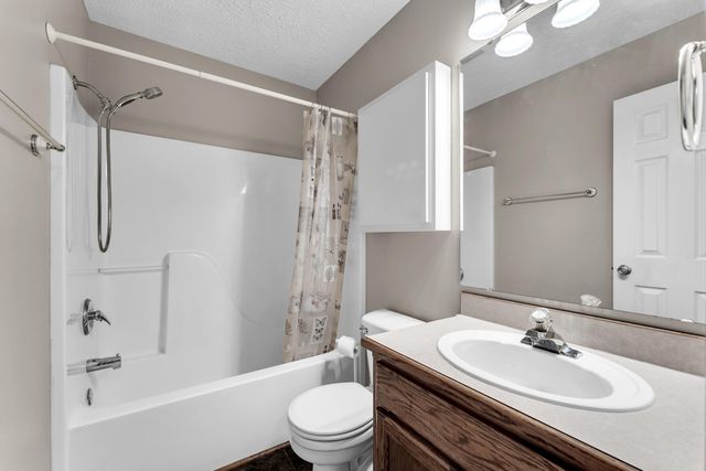 1266 W Bridgewood Place, Nixa, MO 65714