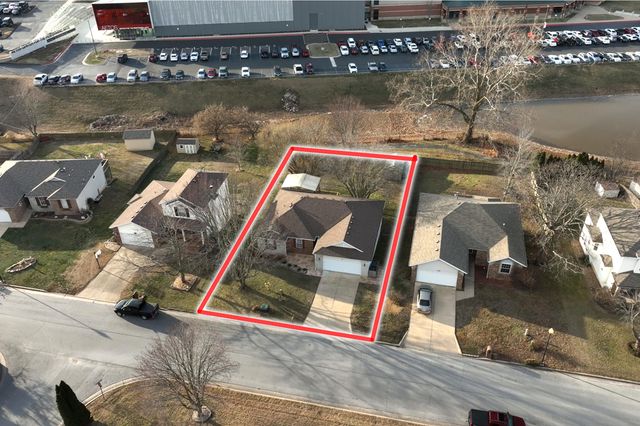 1266 W Bridgewood Place, Nixa, MO 65714