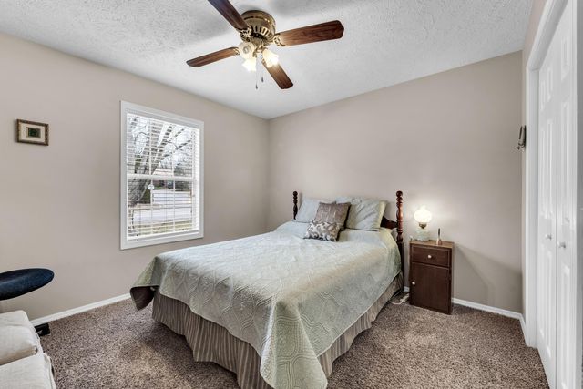 1266 W Bridgewood Place, Nixa, MO 65714