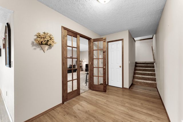 1266 W Bridgewood Place, Nixa, MO 65714