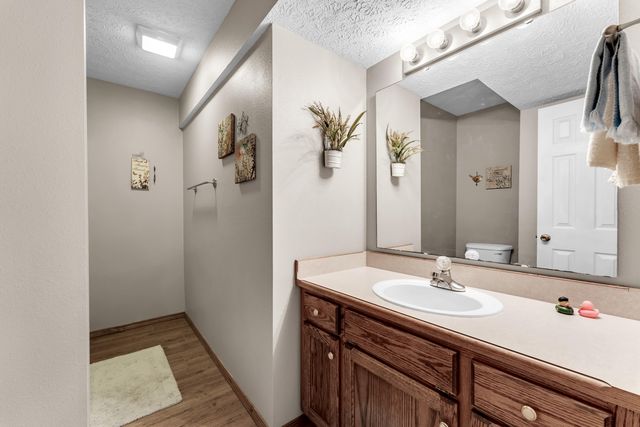 1266 W Bridgewood Place, Nixa, MO 65714