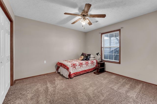 1266 W Bridgewood Place, Nixa, MO 65714