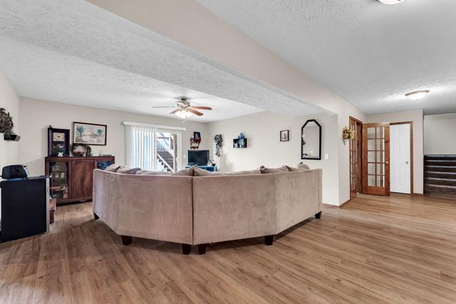 1266 W Bridgewood Place, Nixa, MO 65714