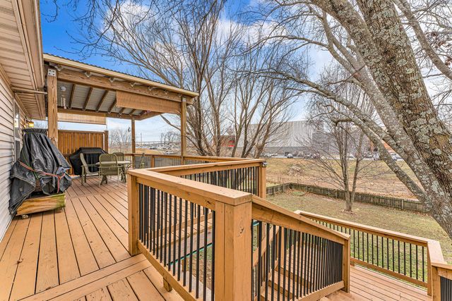 1266 W Bridgewood Place, Nixa, MO 65714