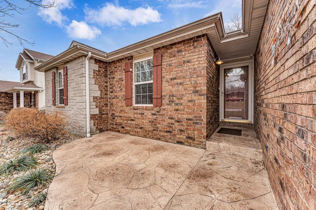 1266 W Bridgewood Place, Nixa, MO 65714