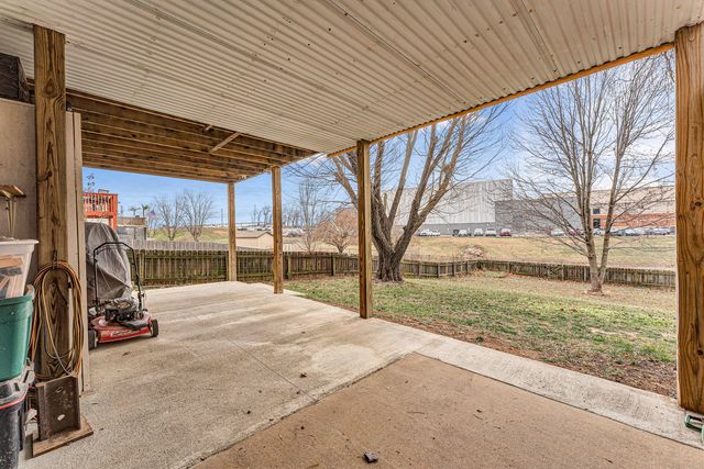 1266 W Bridgewood Place, Nixa, MO 65714