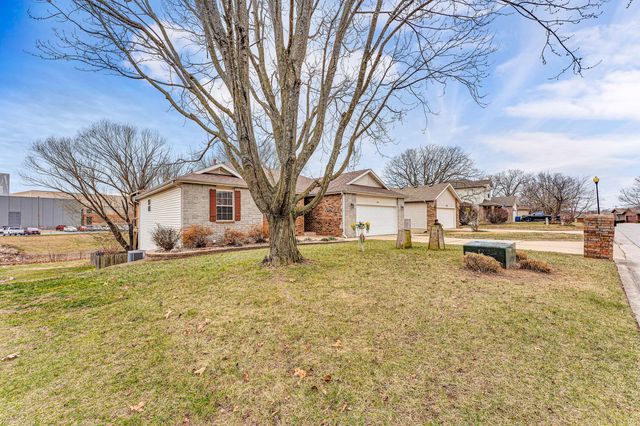 1266 W Bridgewood Place, Nixa, MO 65714