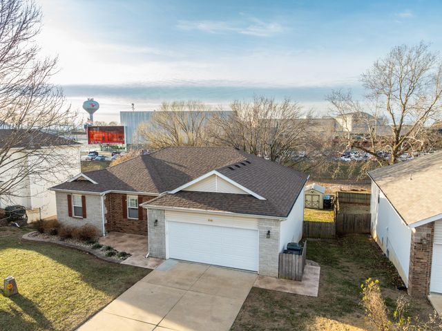 1266 W Bridgewood Place, Nixa, MO 65714