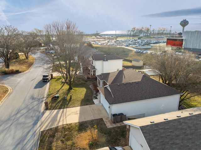 1266 W Bridgewood Place, Nixa, MO 65714