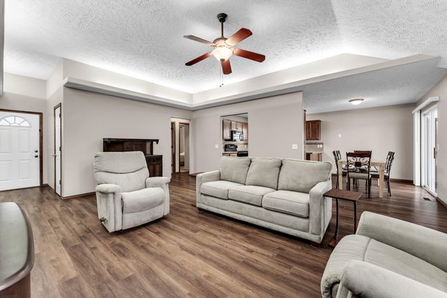 1266 W Bridgewood Place, Nixa, MO 65714