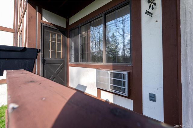 33 Foxwood Circle, Mount Kisco, NY 10549