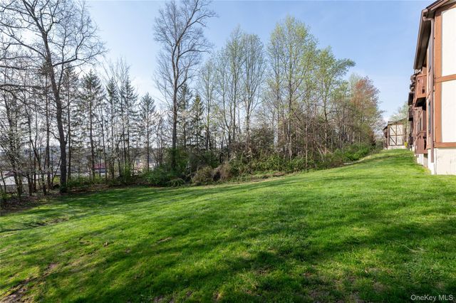 33 Foxwood Circle, Mount Kisco, NY 10549