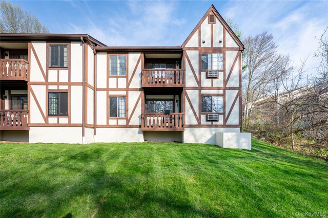 33 Foxwood Circle, Mount Kisco, NY 10549