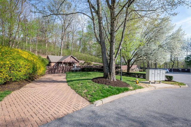 33 Foxwood Circle, Mount Kisco, NY 10549