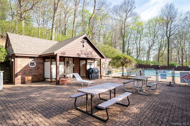33 Foxwood Circle, Mount Kisco, NY 10549