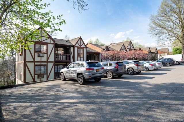 33 Foxwood Circle, Mount Kisco, NY 10549