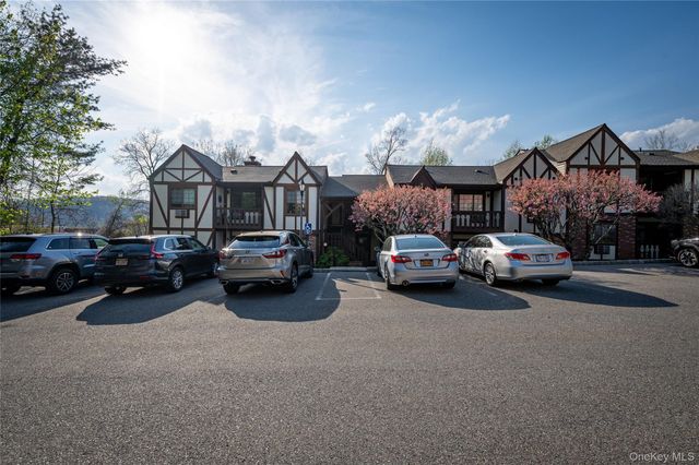 33 Foxwood Circle, Mount Kisco, NY 10549