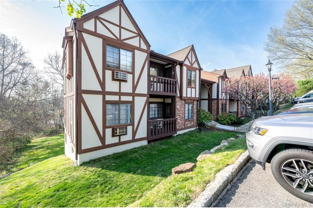 33 Foxwood Circle, Mount Kisco, NY 10549