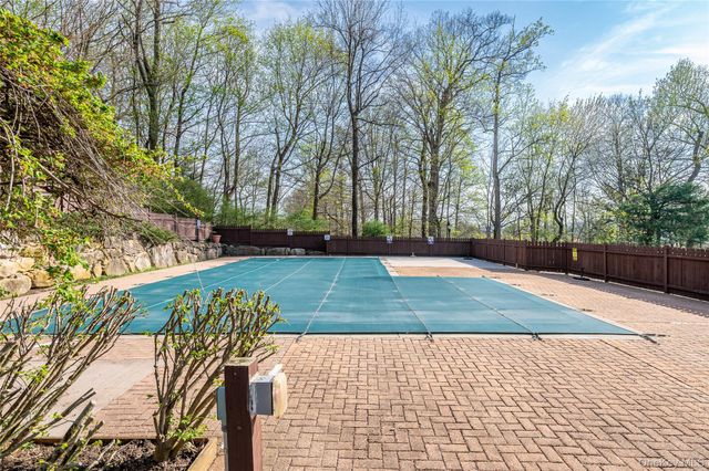 33 Foxwood Circle, Mount Kisco, NY 10549