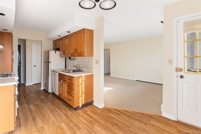 33 Foxwood Circle, Mount Kisco, NY 10549