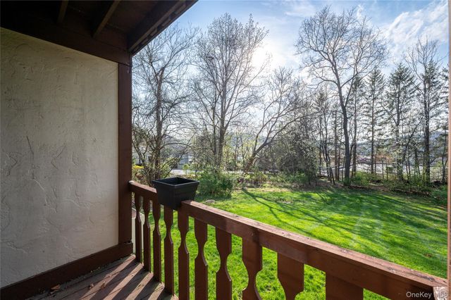 33 Foxwood Circle, Mount Kisco, NY 10549