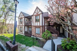 33 Foxwood Circle, Mount Kisco, NY 10549
