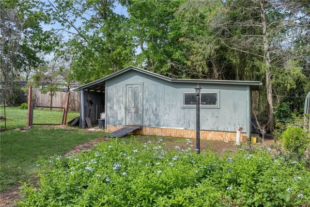 305 South Main Street, Caldwell, TX 77836