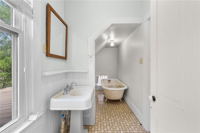 305 South Main Street, Caldwell, TX 77836