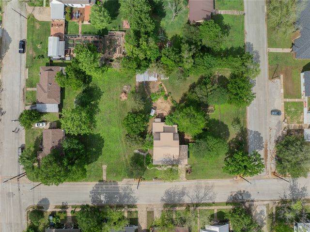 305 South Main Street, Caldwell, TX 77836
