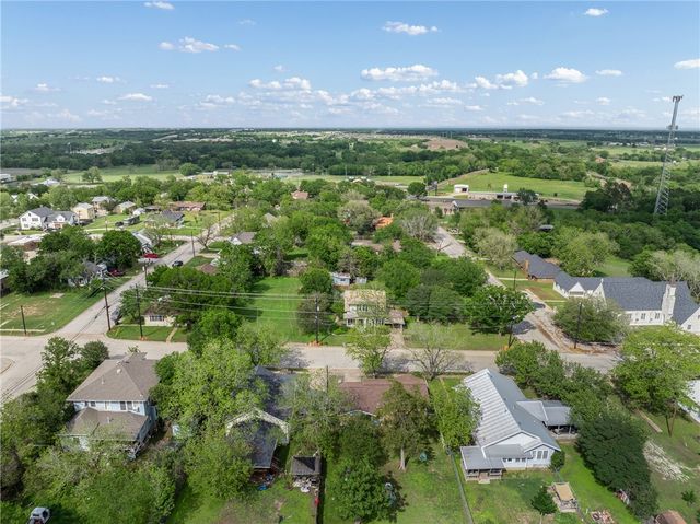 305 South Main Street, Caldwell, TX 77836
