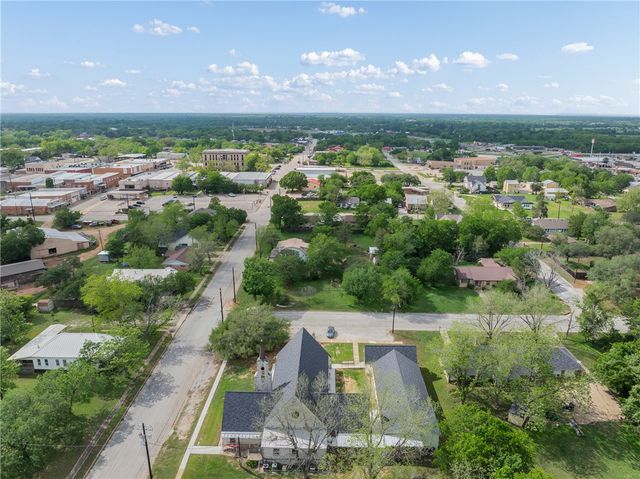 305 South Main Street, Caldwell, TX 77836